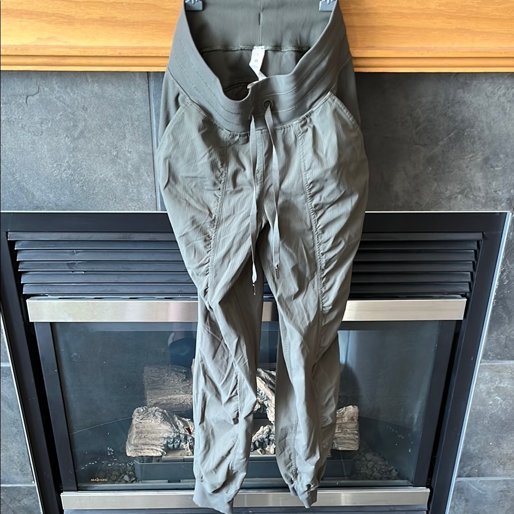 Lululemon Women's Olive studio Pants